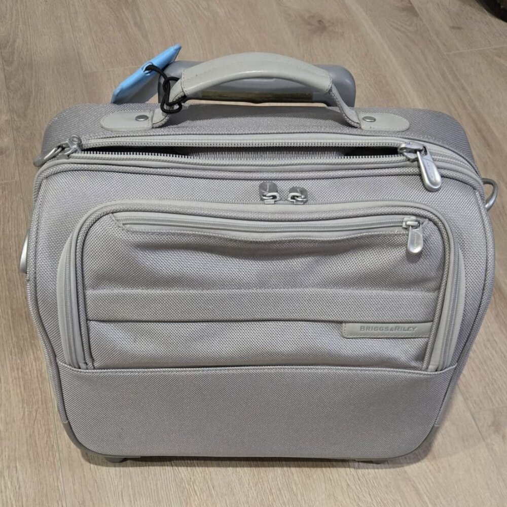 Briggs and Riley 2 wheel cabin bag